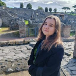 Huszti Alexandra profile picture