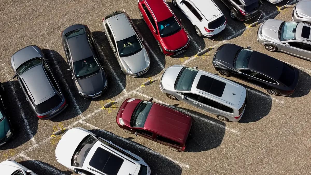 Reptéri Parkoló Vecsés: Ingyenes Transzferrel, 24/7 Biztonsággal